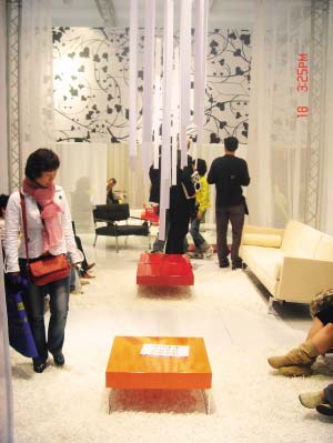 煙花三月看家具展上風(fēng)情大片