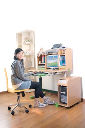 煙花三月看家具展上風(fēng)情大片