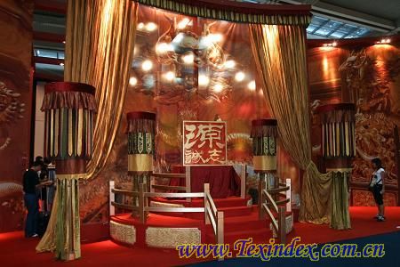 ���ڼҼ�չ����Ʒ���R��(zh��ng)�G���ϣ�