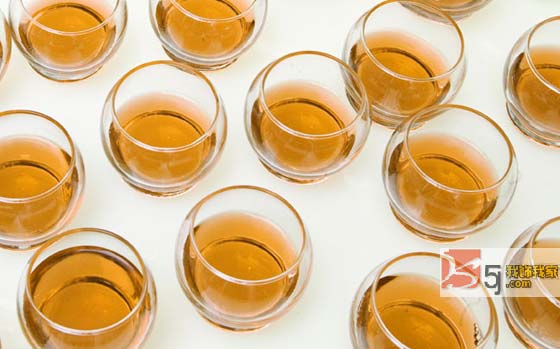 可以盡情搖擺的不倒翁玻璃杯