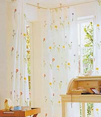 家中落地窗簾如何遮陽