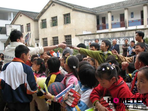 艾萊依用行動踐行感恩的心