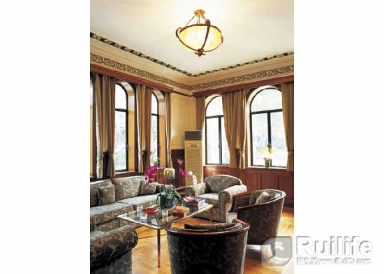 時尚轉(zhuǎn)梯成就絕美空間