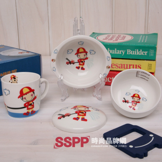 卡通餐具為生活充色彩