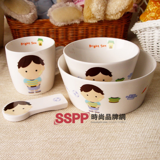 卡通餐具為生活充色彩