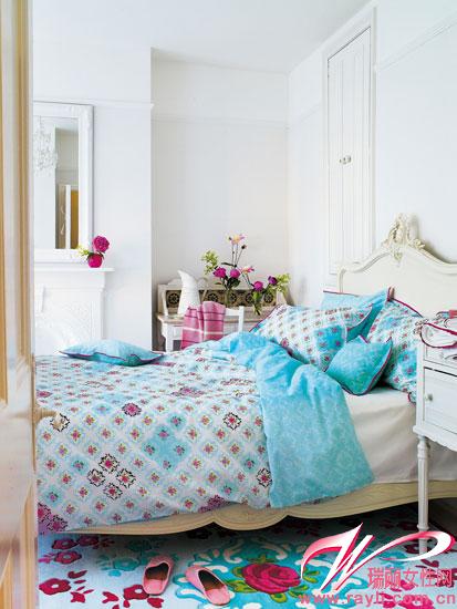 珍珠白復(fù)古床具映襯明媚臥室氛圍