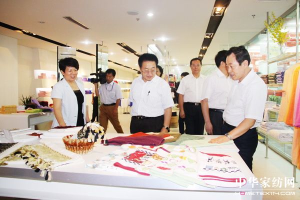 ���Aȫ������������ϯ���Q�������{��