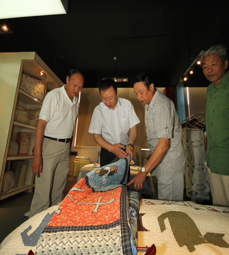 楊兆華親臨66°浪漫家紡進(jìn)行參觀