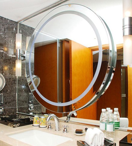 神秘浴室鏡開啟復(fù)古神游