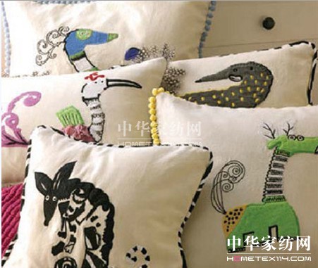 精美抱枕讓雞肋空間精神熠熠