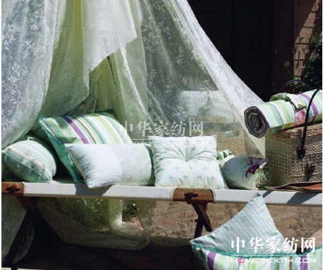 精美抱枕讓雞肋空間精神熠熠