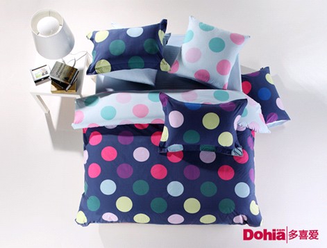 ��ϲ����Ʒ���У���ɫ֮;���L�д���