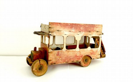 萌死人的巴士小擺件