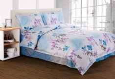 縵狄雅藍百聯(lián)又一城店開展促銷活動