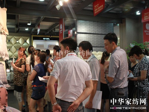 情定法拉家紡成功召開(kāi)2012年訂貨會(huì)