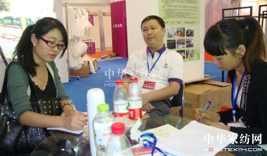 綠冬絲科在2012中國國際絲博會上亮點(diǎn)頻現(xiàn)