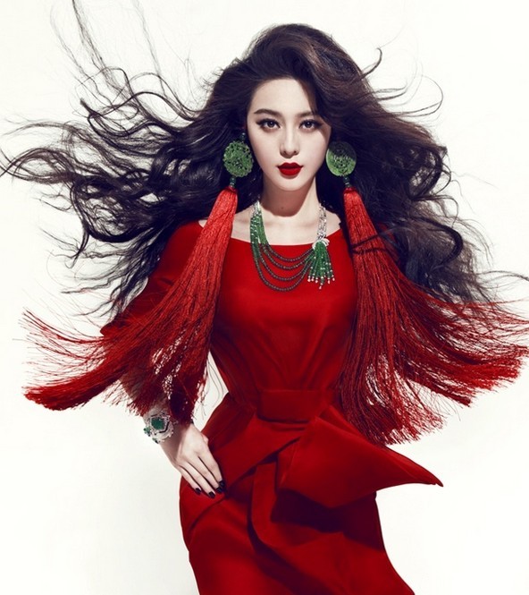 女星雜志封面大片紅火迎圣誕