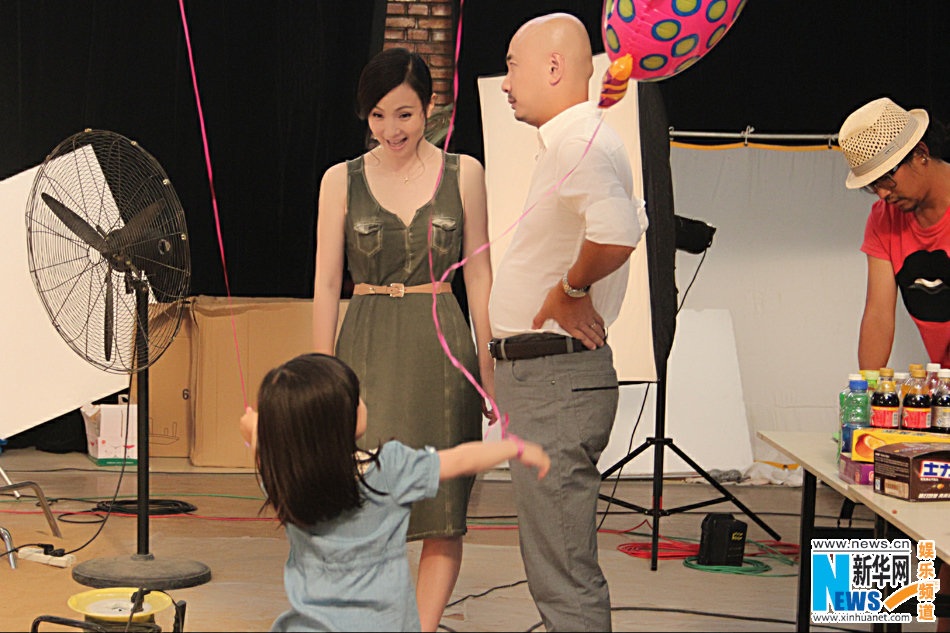 徐崢全家福曝光小陶虹母愛爆棚