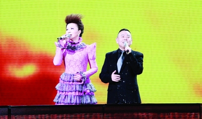 蔡明潘長(zhǎng)江把歌唱成小品