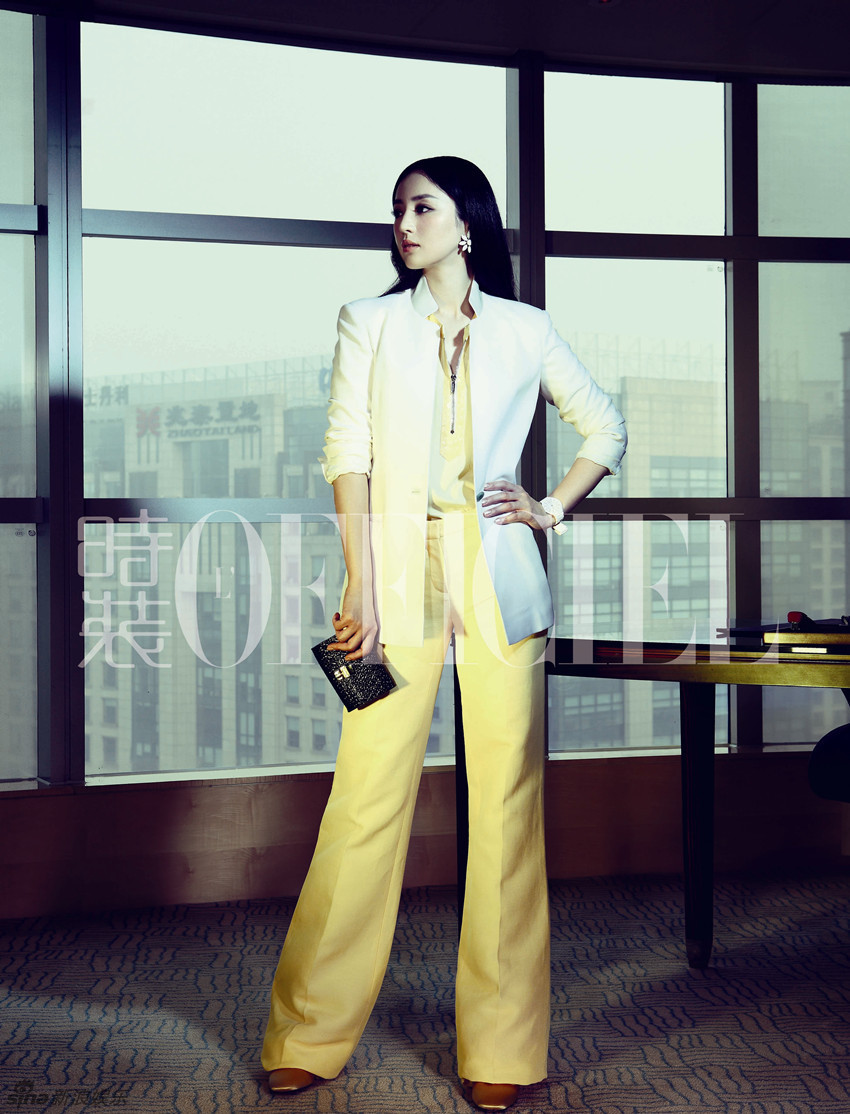 董璇拍《時裝》大片變身時髦OL