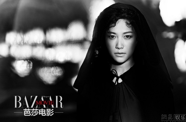 徐靜蕾亂世佳人寫真曝光深V裝秀事業(yè)線