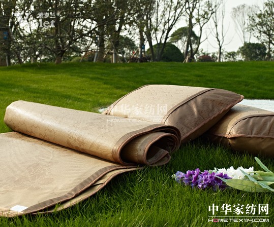 紫羅蘭家紡飄揚在夏日的清香