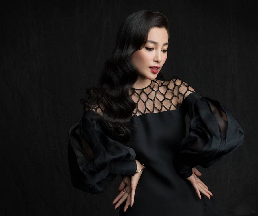 李冰冰卷發登封面優雅詮釋東方美