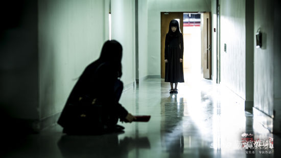 《筆仙2》發詛咒娃娃海報7月恐怖再襲