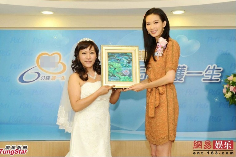 林志玲首次擔(dān)任證婚人伴乳癌新娘走紅毯