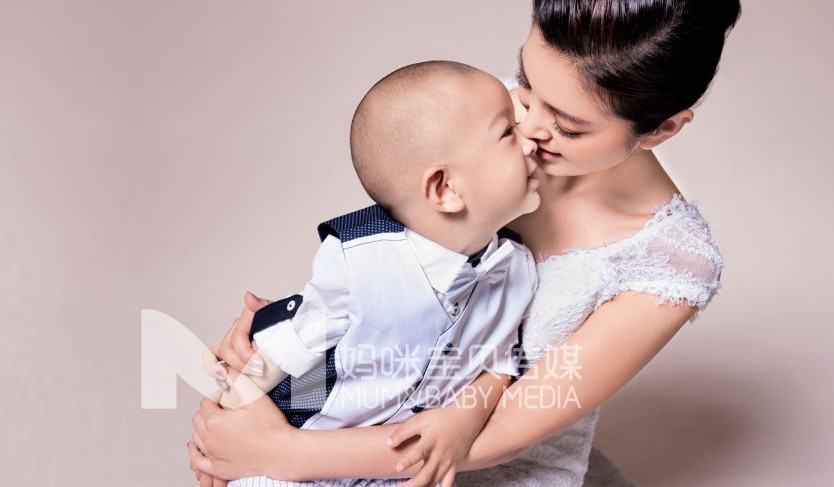 李冰冰妹妹李雪攜子登雜志封面