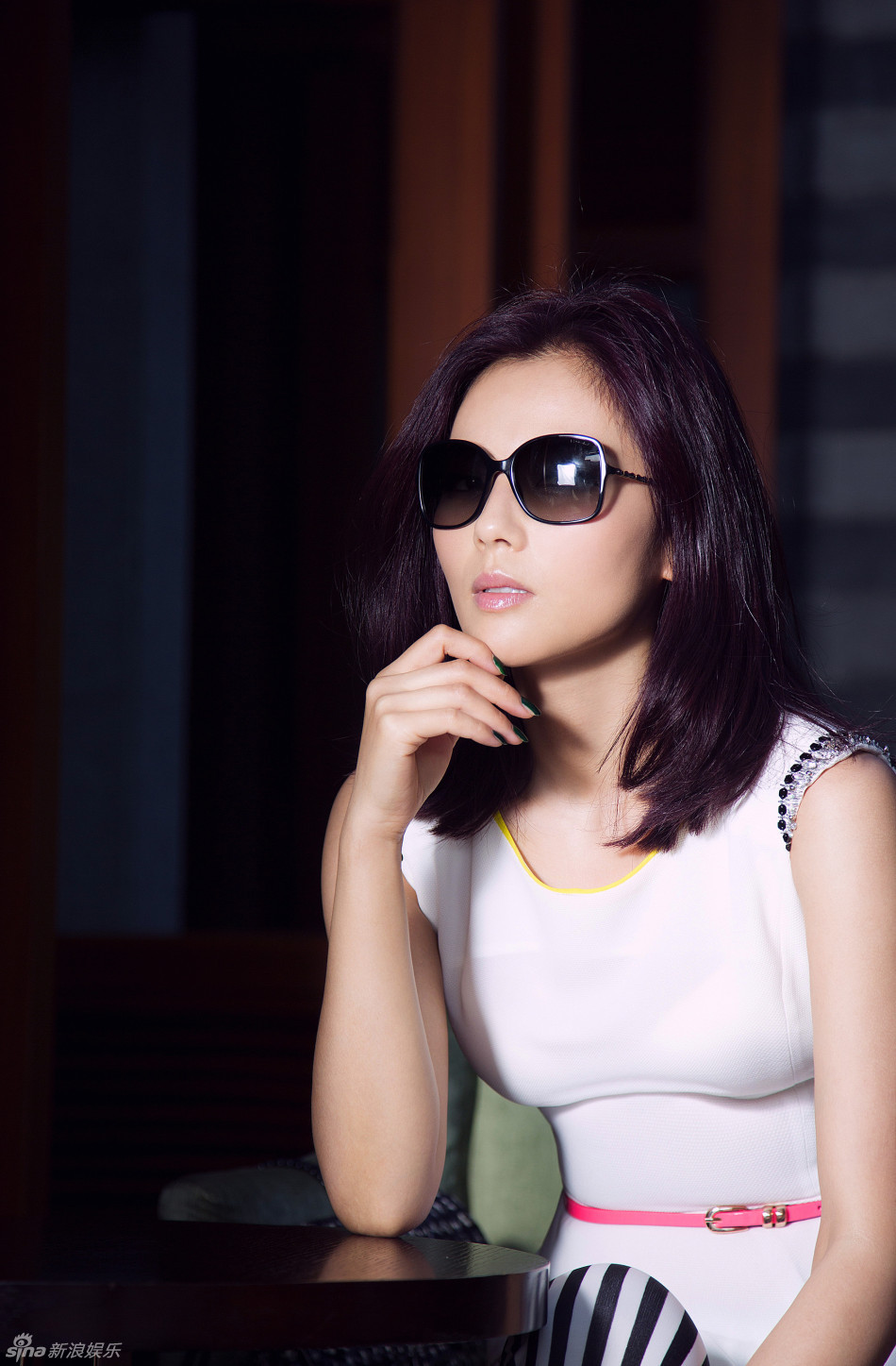 劉濤街拍御姐造型享受悠閑時光