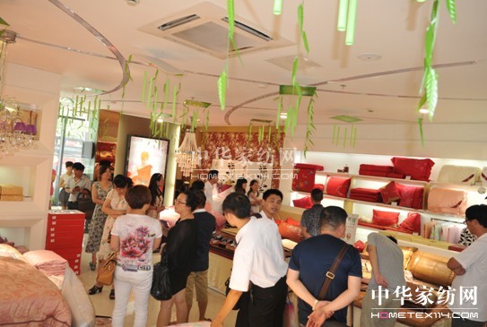 藍(lán)鴿家紡新加盟商李娟的創(chuàng)業(yè)心得