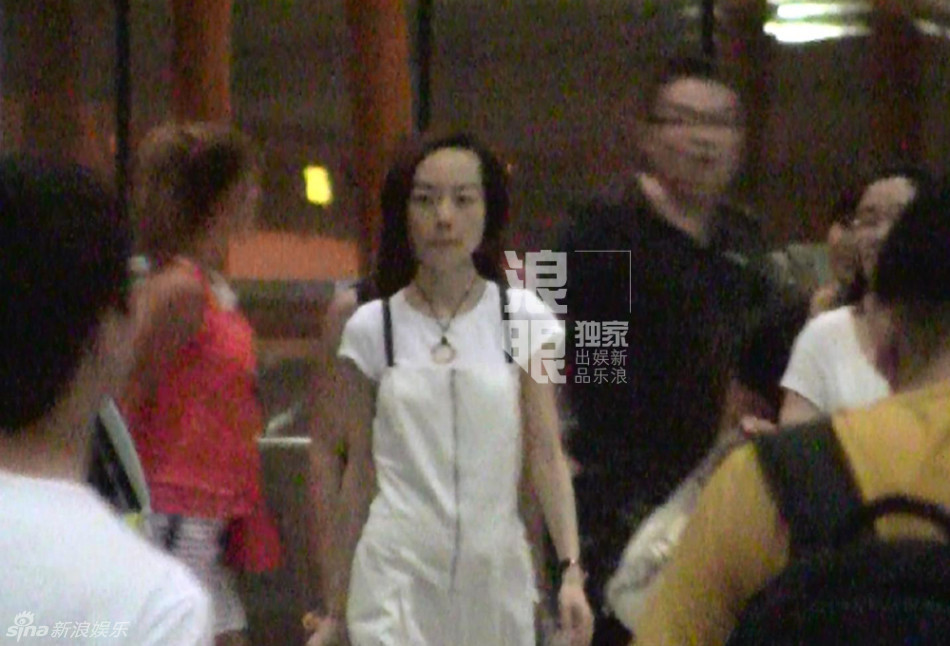 魯豫低調(diào)處理新戀情與男友"錯峰"來京