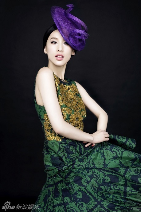 黃圣依時(shí)尚封面優(yōu)雅復(fù)古顯女人本色