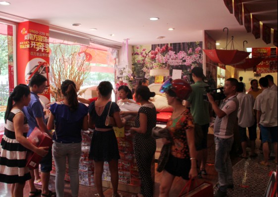 南方寢飾金秋狂歡節再次引爆溫州城