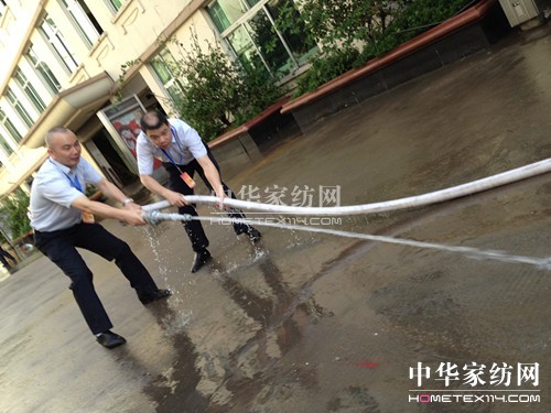 “菲特”臺(tái)風(fēng)登陸蒼南盛宇抗臺(tái)救災(zāi)搶險(xiǎn)