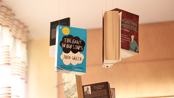 讓書漂浮起來的書架