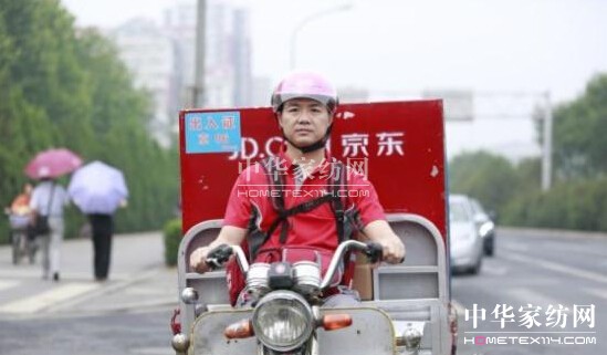 京東CEO劉強東一線送貨應(yīng)對訂單高峰