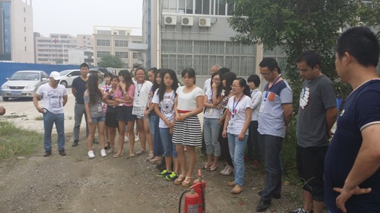 杉杉家紡:學習使用滅火器,加強防火意識