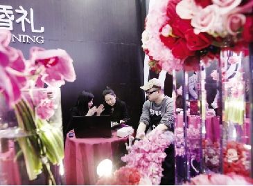 訂單排到明年婚慶市場“好忙”