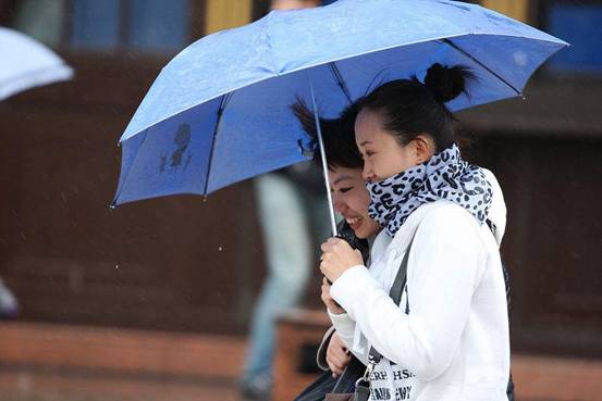 �W�ɼҼ����H�����L�����ˣ�˽��ӆ����ů˯�ߕr����