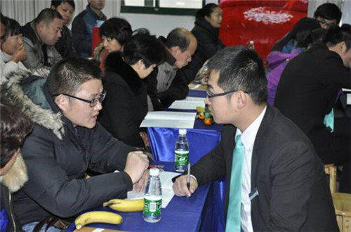 ʥ���R�Ҽ�2015�ж�ӭδ��(l��i)��Ʒ��(hu��)