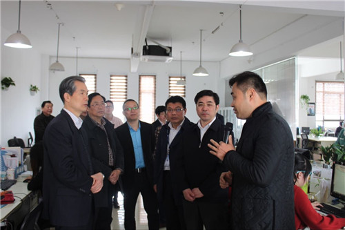 ��ͨ�����f��ϯ������һ�����Pʢ�Ҽ��{��