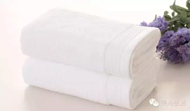 ��ԡ����Ƶ�Ĵ��Σ�ë����ԡ���ʲô���ǰ�ɫ�ģ�