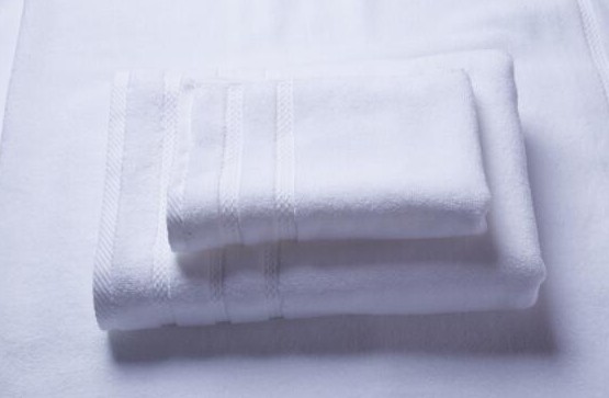 ��ԡ����Ƶ�Ĵ��Σ�ë����ԡ���ʲô���ǰ�ɫ�ģ�