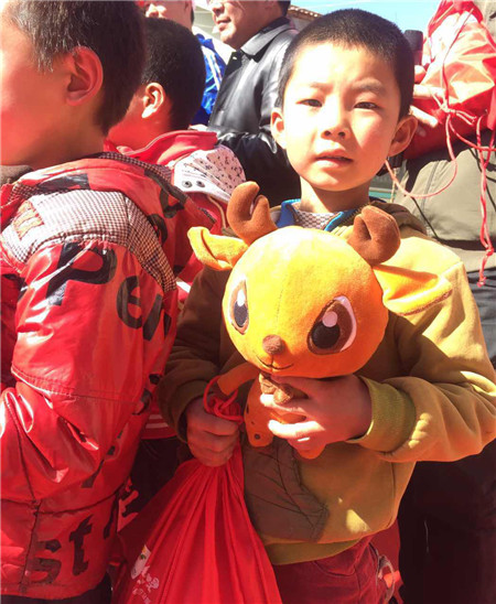 LOVO家紡攜京東閃購發放小愛溫暖包公益活動:微笑之行