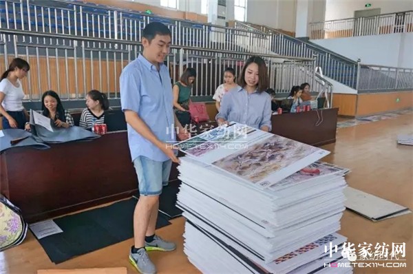 �ư���һ��ɫˇ�p�^�Į��������ں�������չ�_����