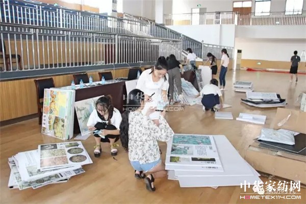 �ư���һ��ɫˇ�p�^�Į��������ں�������չ�_����