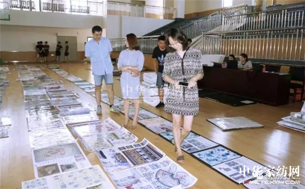 �ư���һ��ɫˇ�p�^�Į��������ں�������չ�_����