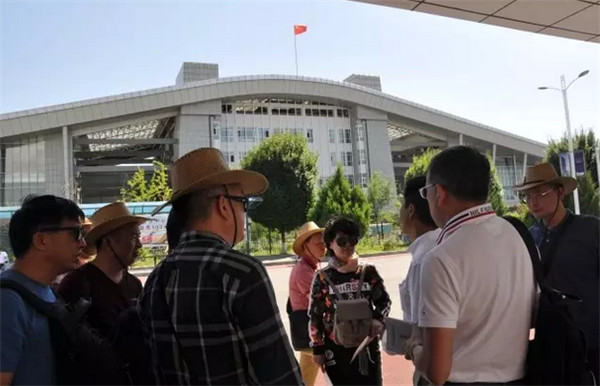 余杭家紡沿著“一帶一路”走進新疆之霍爾果斯站